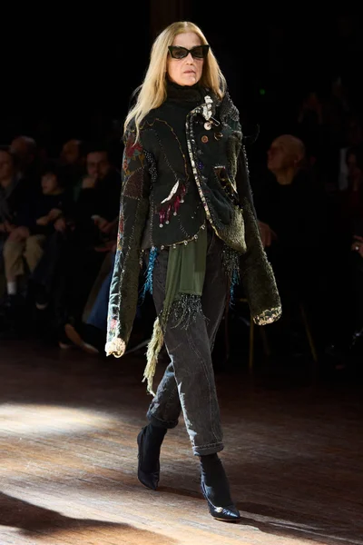 Look 25